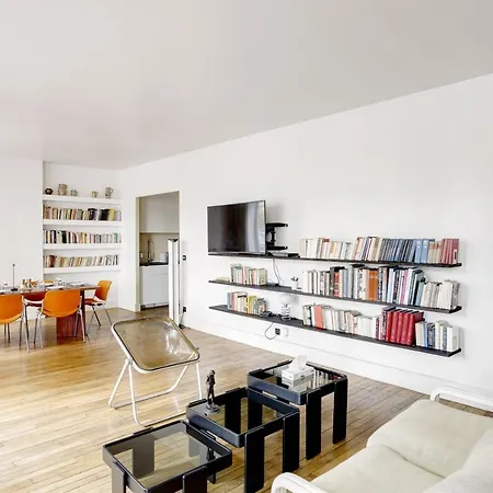 The Marais & Docks View